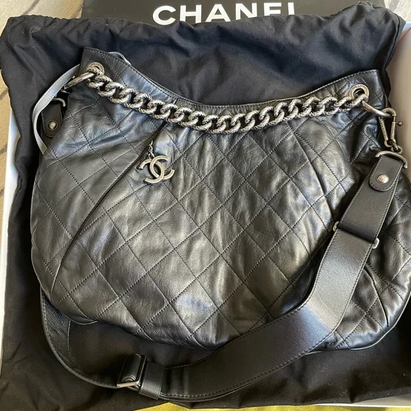 💯% Authentic Chanel hobo crossbody bag - Picture 4 of 17